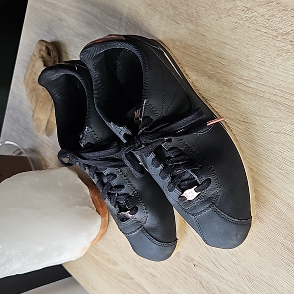 Nike Classic Cortez 72 Leather Sneakers - Picture 4 of 9